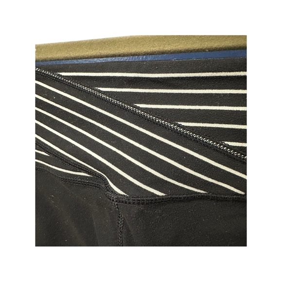 Lululemon Leggings Size 8 Black and White Waist Pattern - Picture 3 of 11